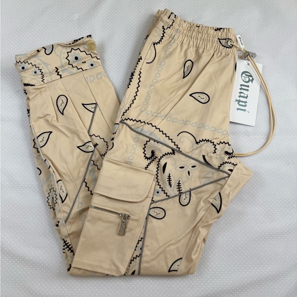 NWT GUAPI Men’s Beige Patterned Cargo Joggers..  Size 28